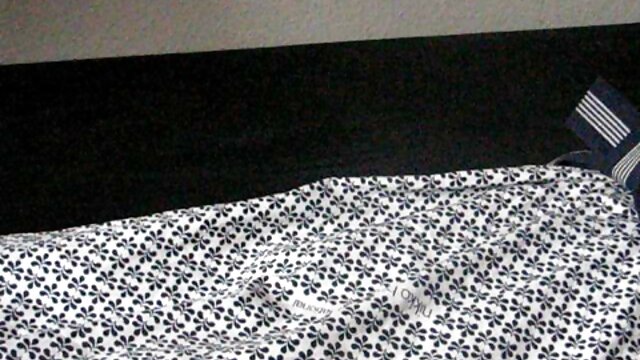 La robe torrent classic porn en latex de ma belle-mère rend son fils dur