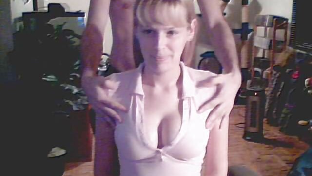 Webcam porono classic fille hongroise jouant avec son gode.