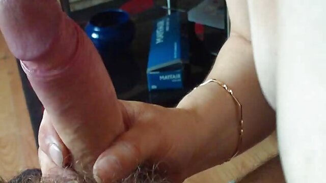 Tenue de pormo classic bondage montre ses seins