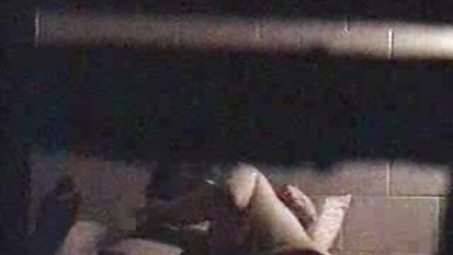 Latina sex français classique BBW Rosaly nous laisse profiter de ses gros seins et de son énorme cul