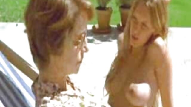 Sa classic porn 60s jeune femme tchèque chevauche la bite d'un inconnu