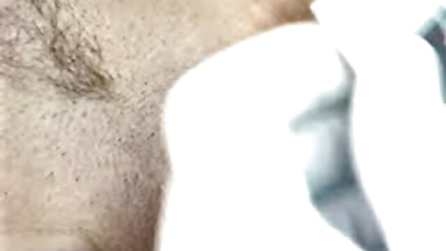 Sofia vintage porn cinema branle son clitoris jusqu'à l'orgasme