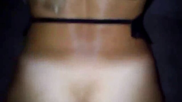 FEMDOM Hard Ballbusting vintage film porn sur un cochon dicklet